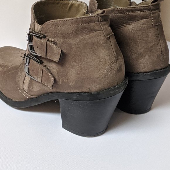 MADELINE Tan Suede Wedge Boots Women's Size 8.5 - Picture 3 of 4